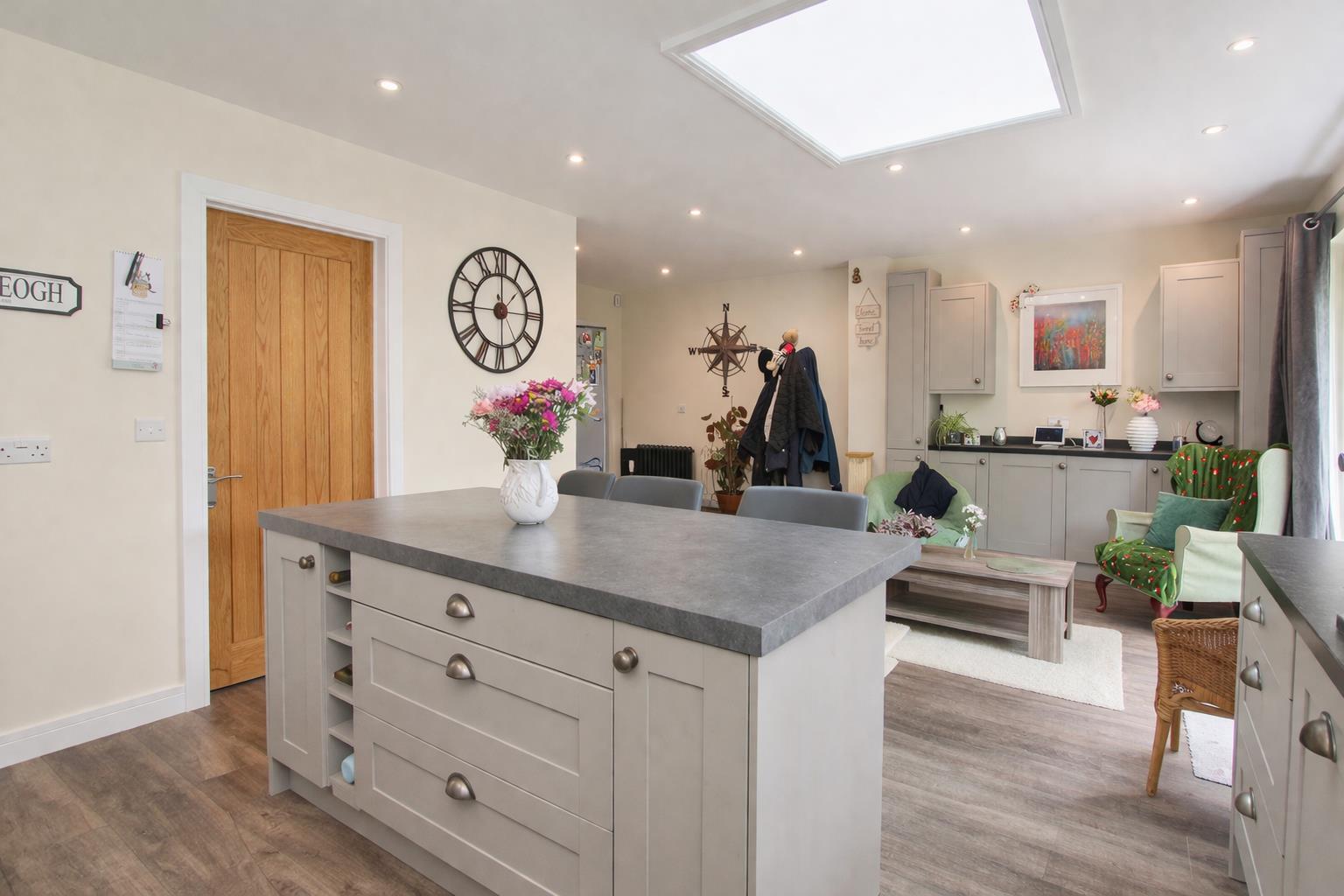 5 bed property in Northwood Road, Carshalton